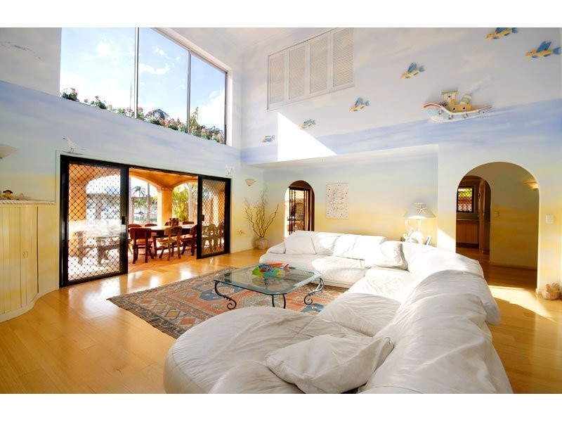 35 Admiralty Dr, Paradise Waters QLD 4217