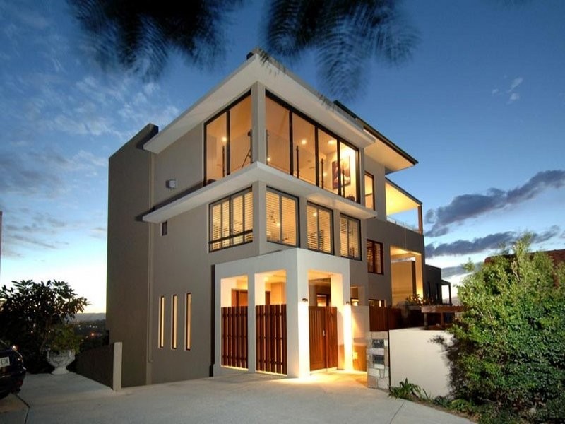 18a Brakes Crescent, Miami QLD 4220