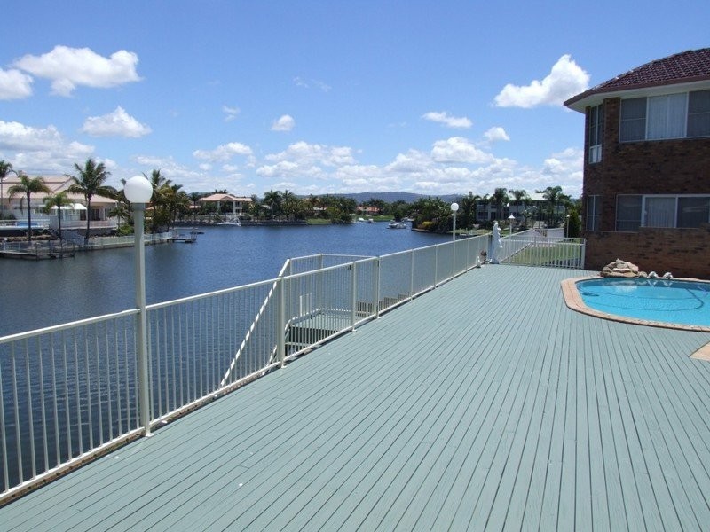 6 Crestmore Court, Mermaid Waters QLD 4218