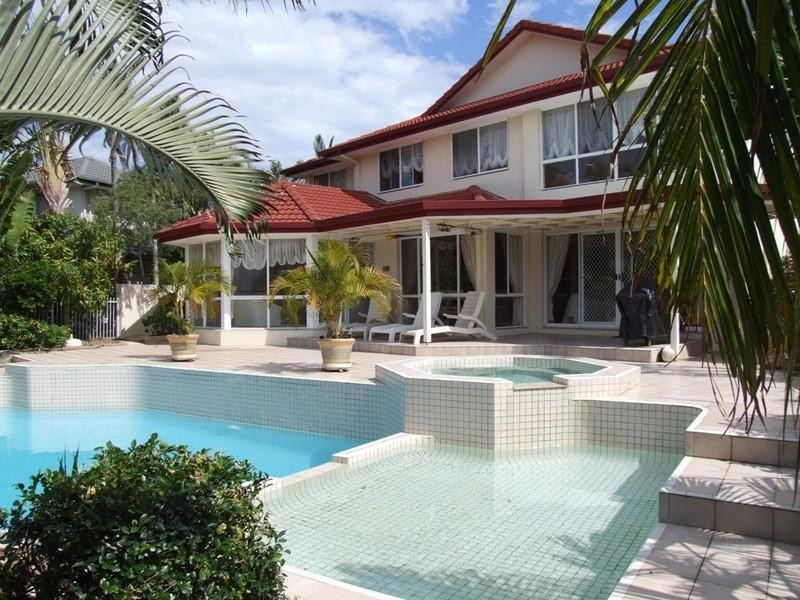 5 Cessnock Close, Mermaid Waters QLD 4218