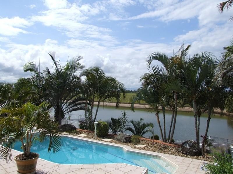 5 Cessnock Close, Mermaid Waters QLD 4218