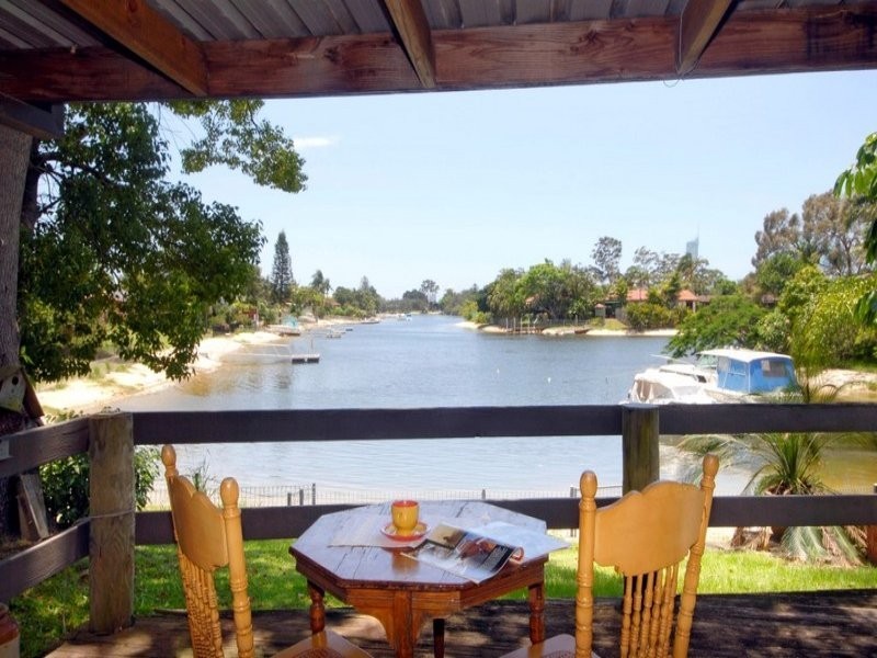 73 Rudd Court, Broadbeach Waters QLD 4218