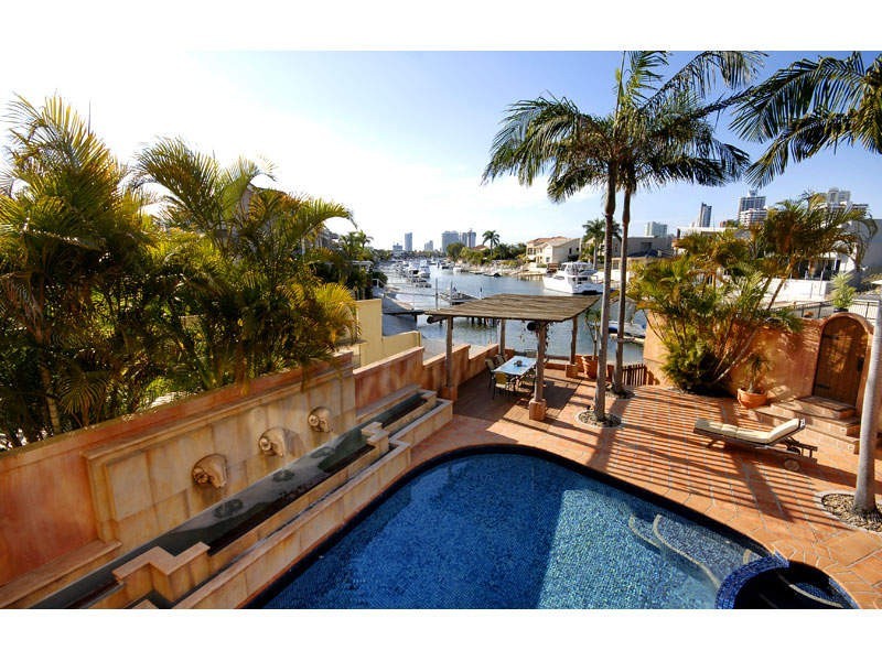 35 Admiralty Drive, Paradise Waters QLD 4217