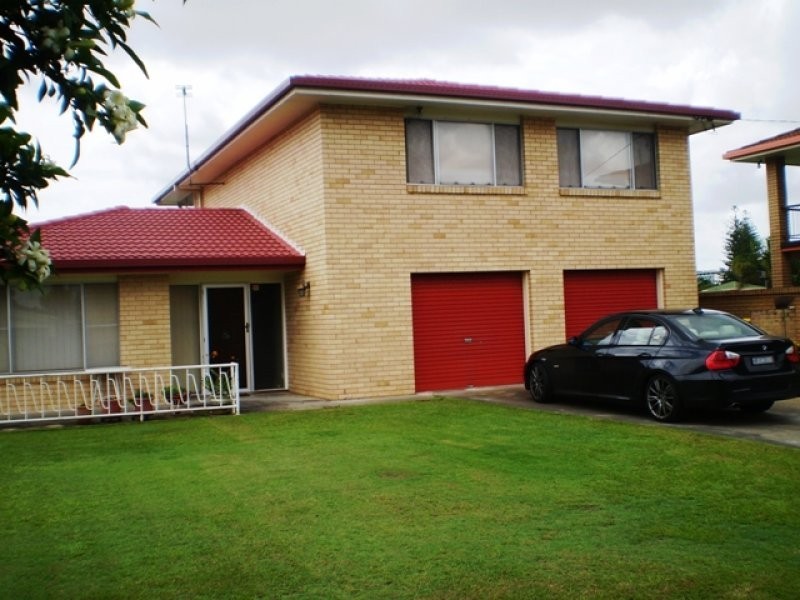 5 Sheridan Park Avenue, Broadbeach Waters QLD 4218