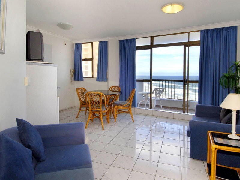 Apt 1706 ‘Surfers International’, 9 Trickett Street, Surfers Paradise QLD 4217