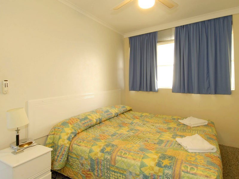 Apt 1706 ‘Surfers International’, 9 Trickett Street, Surfers Paradise QLD 4217
