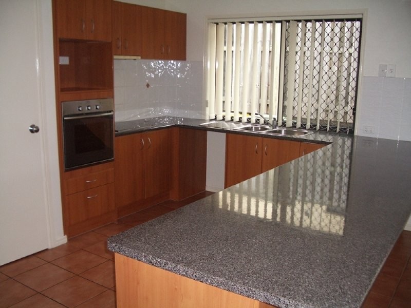 37 Lantau Crescent, Varsity Lakes QLD 4227