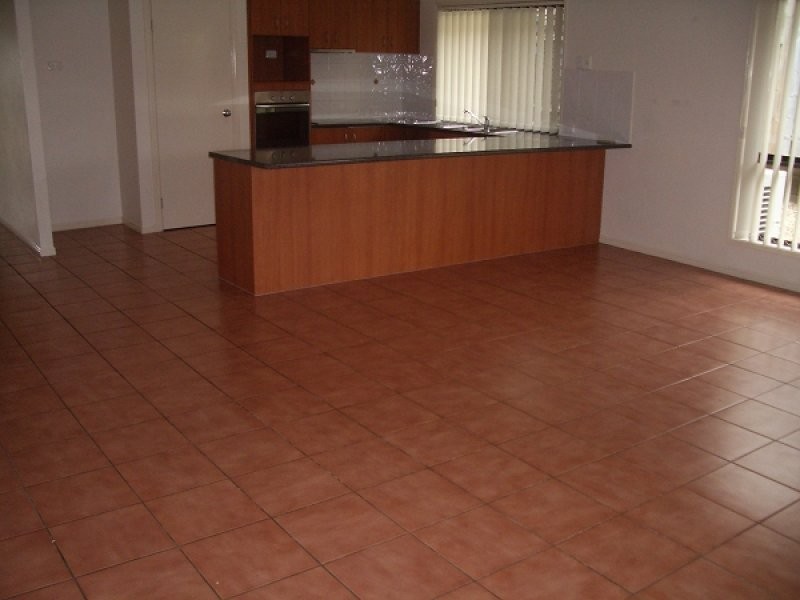 37 Lantau Crescent, Varsity Lakes QLD 4227