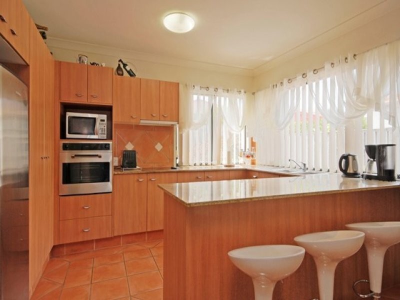 16 Nardoo St, Robina QLD 4226