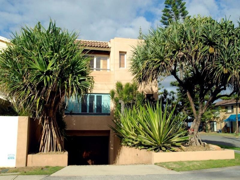 17 Hedges Avenue, Mermaid Beach QLD 4218
