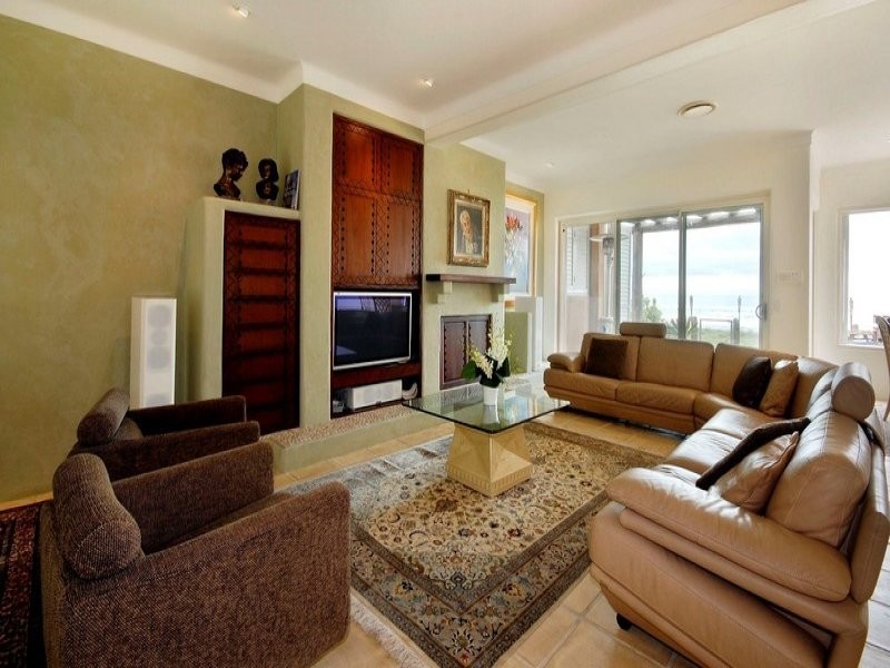 17 Hedges Avenue, Mermaid Beach QLD 4218