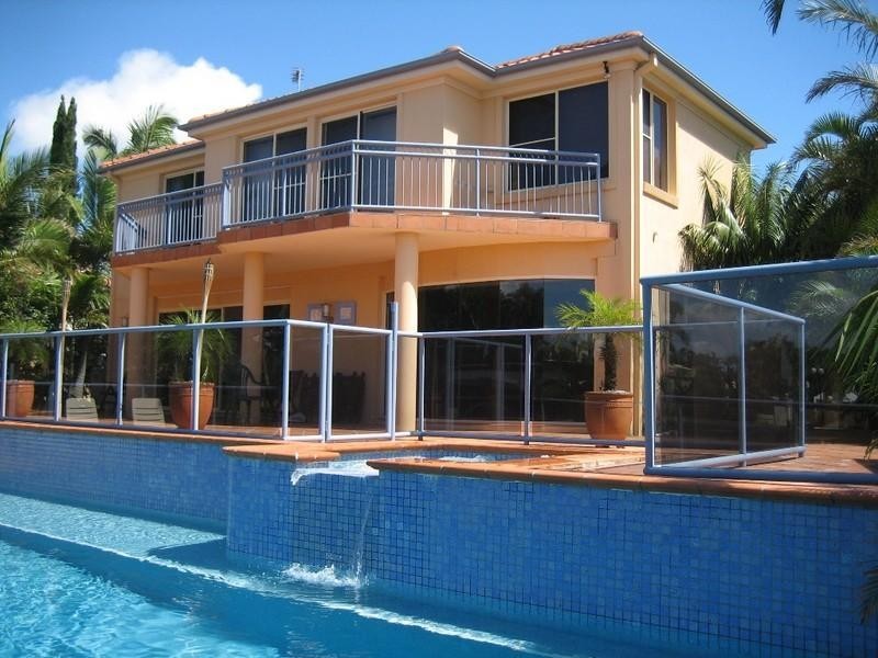 3 Montego Court, Mermaid Waters QLD 4218