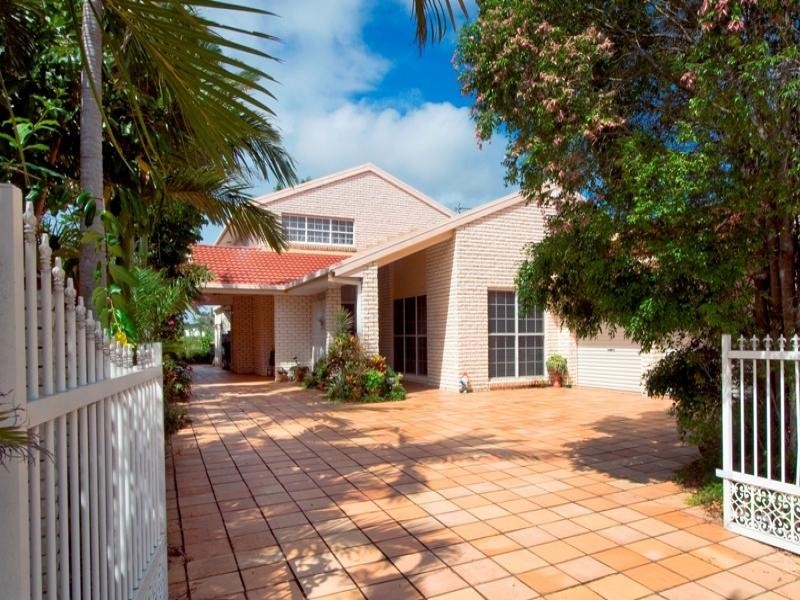 20 Darnay Road, Broadbeach Waters QLD 4218