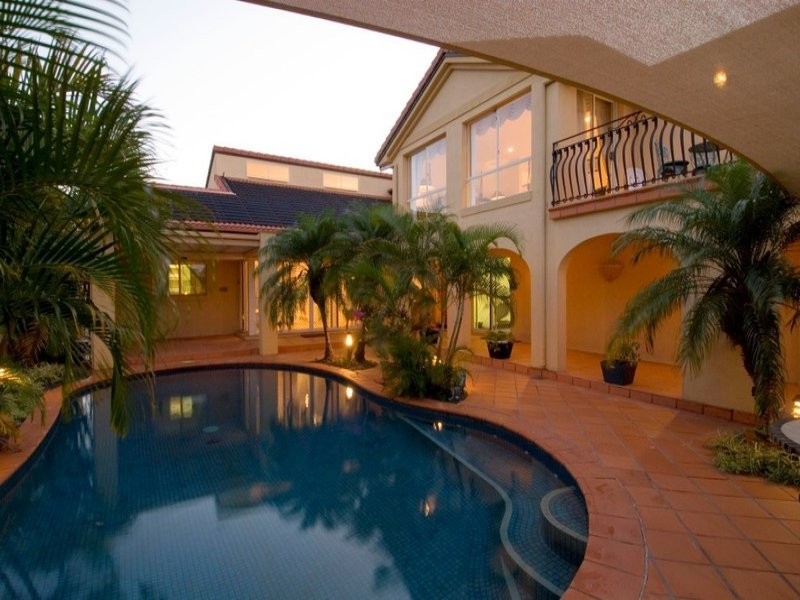 9 Yunga Court, Broadbeach Waters QLD 4218