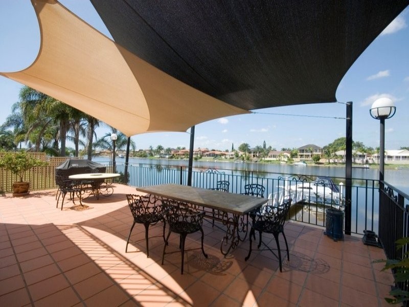 9 Yunga Court, Broadbeach Waters QLD 4218