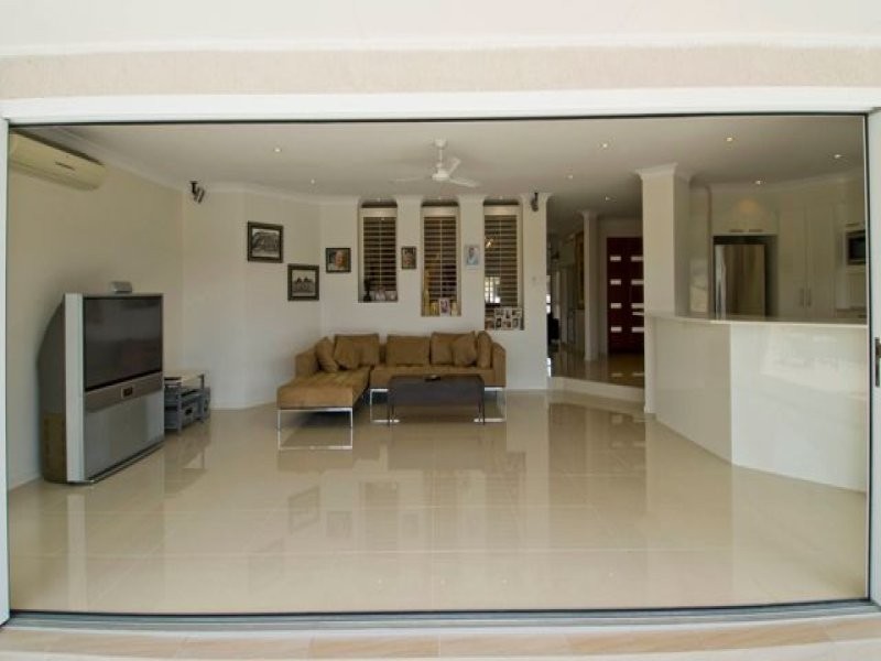 10 Montego Court, Mermaid Waters QLD 4218