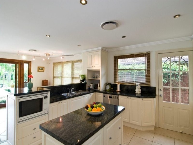 14 Donegal Crescent, Sorrento QLD 4217