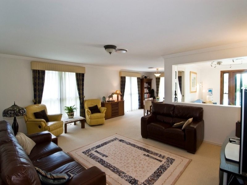 14 Donegal Crescent, Sorrento QLD 4217