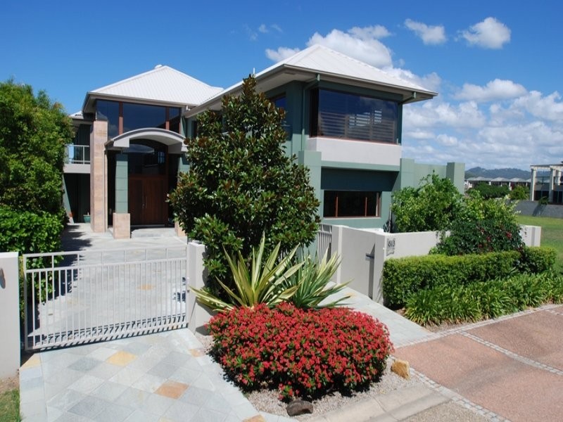 813 Legend Trail, Robina QLD 4226