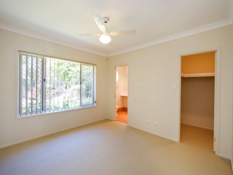 8 Stingray Crescent, Burleigh Waters QLD 4220