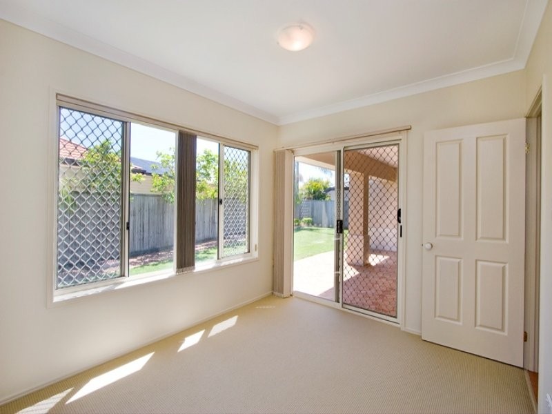 8 Stingray Crescent, Burleigh Waters QLD 4220