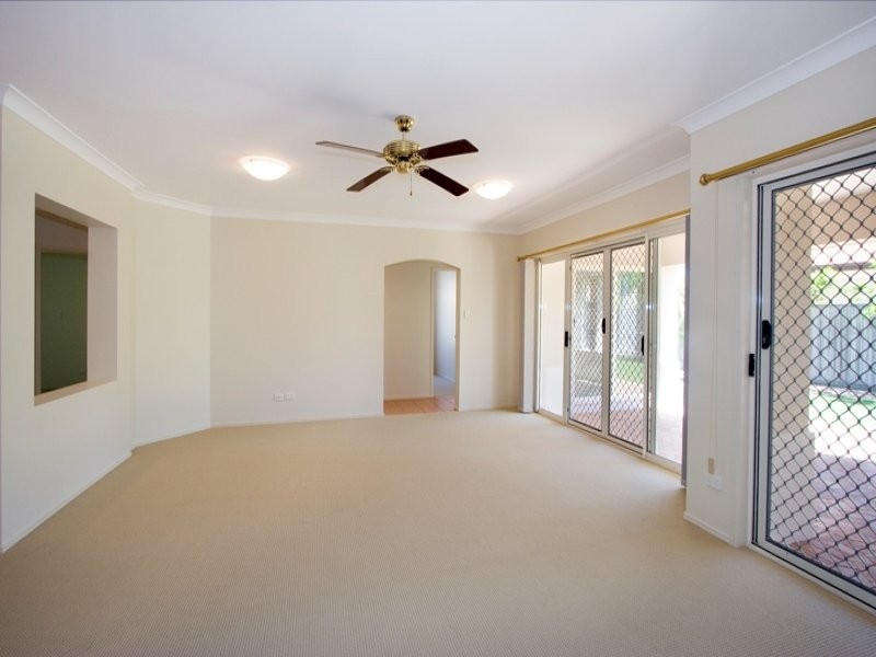 8 Stingray Crescent, Burleigh Waters QLD 4220