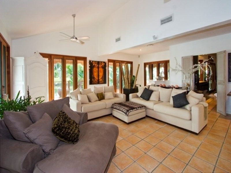 16 Eady Avenue, Broadbeach Waters QLD 4218