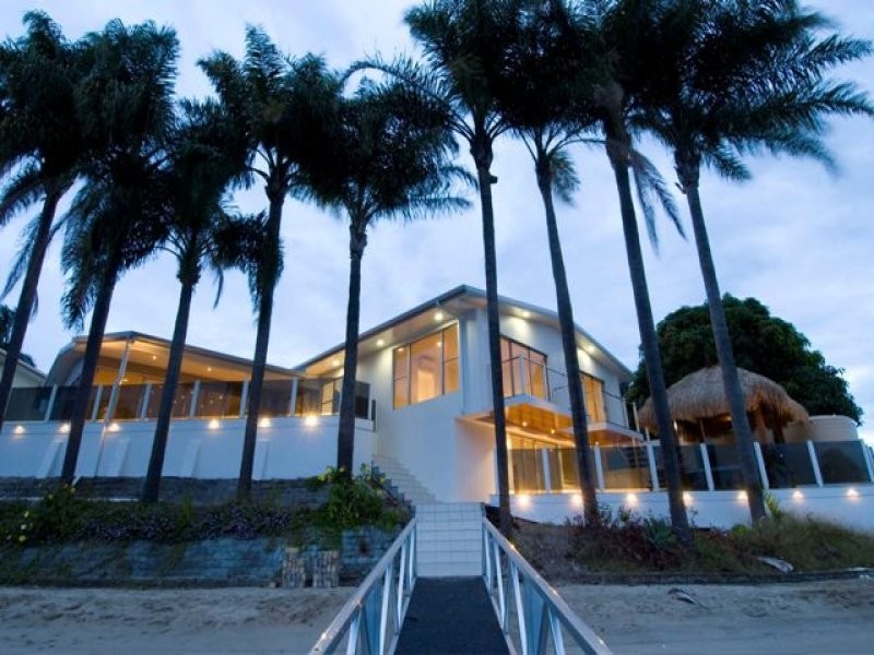 15 Crest View Key, Broadbeach Waters QLD 4218