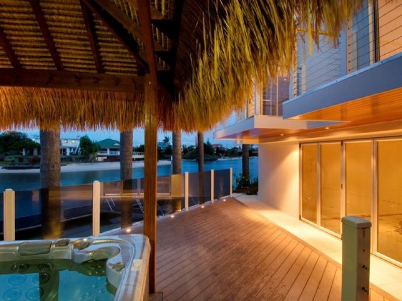 15 Crest View Key, Broadbeach Waters QLD 4218