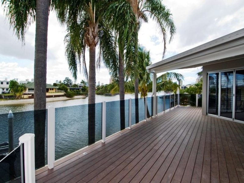 15 Crest View Key, Broadbeach Waters QLD 4218