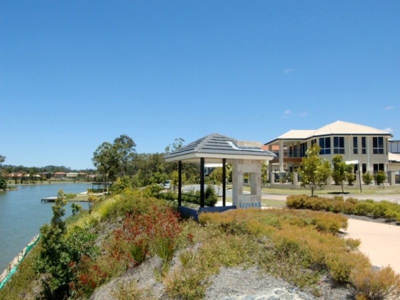1 Moyenne Crescent, Varsity Lakes QLD 4227