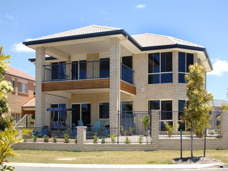 1 Moyenne Crescent, Varsity Lakes QLD 4227