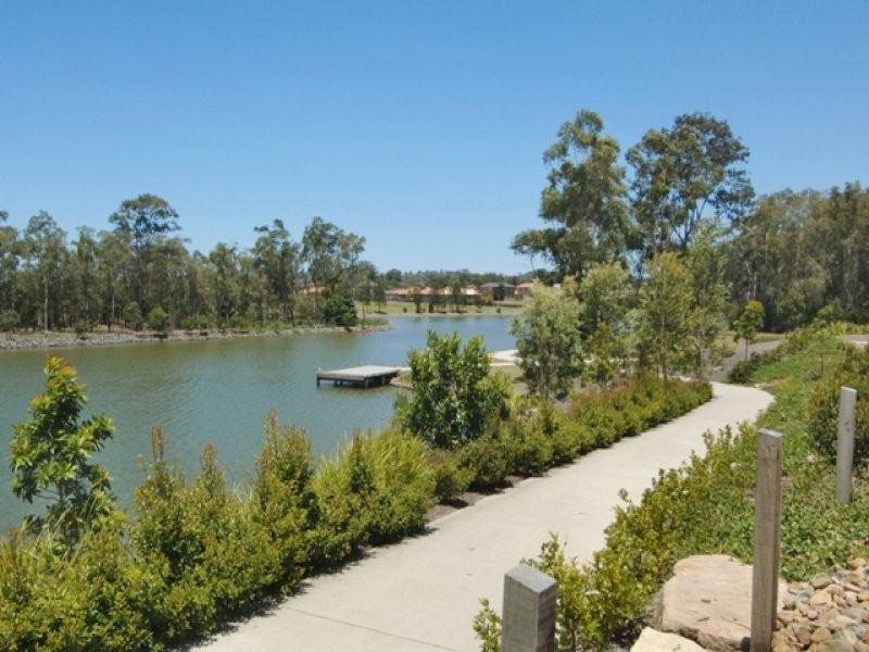 1 Moyenne Crescent, Varsity Lakes QLD 4227