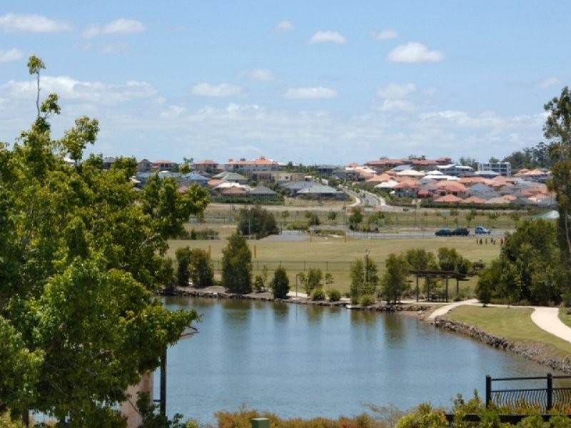 1 Moyenne Crescent, Varsity Lakes QLD 4227