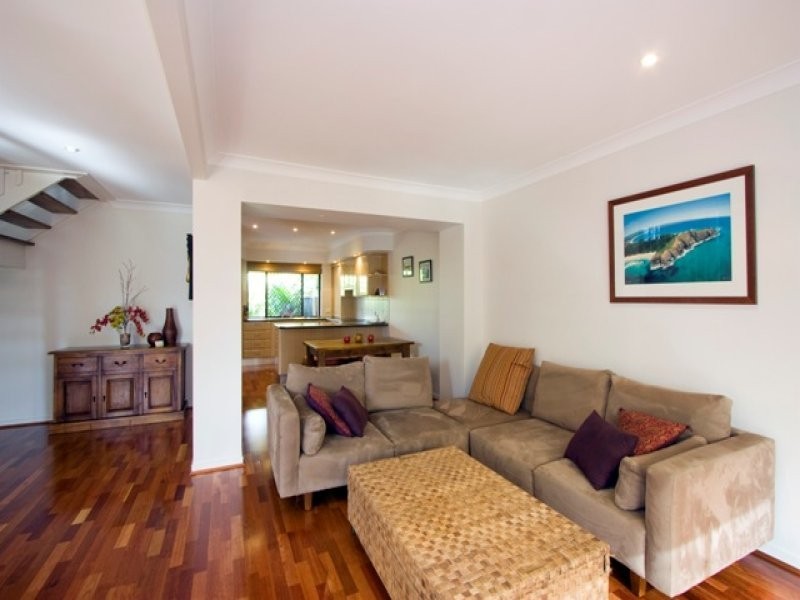 1 ‘Saint Agnes’, 7 Aquila Court, Mermaid Waters QLD 4218