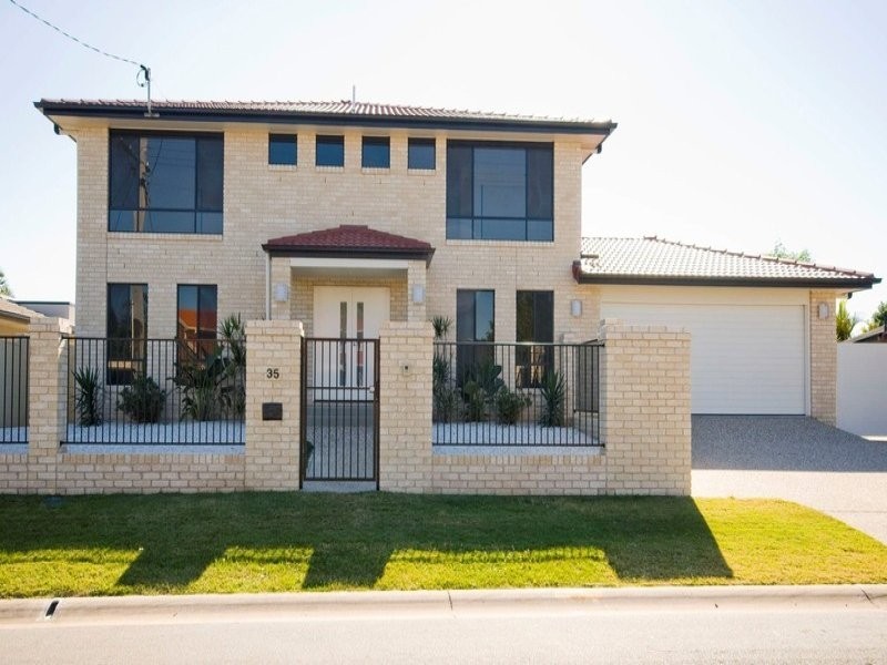 35 Merrimac Boulevard, Broadbeach Waters QLD 4218