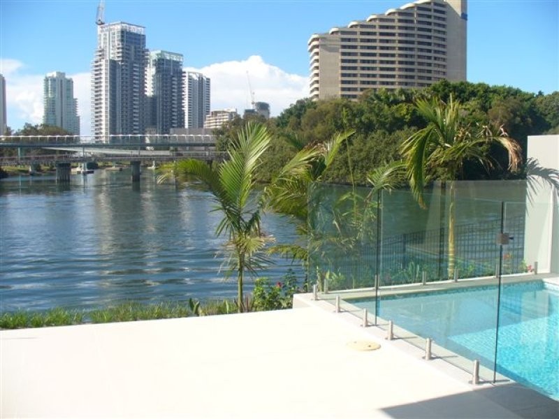 25 Miami Key, Broadbeach Waters QLD 4218