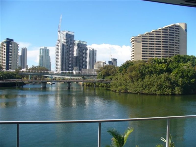 25 Miami Key, Broadbeach Waters QLD 4218