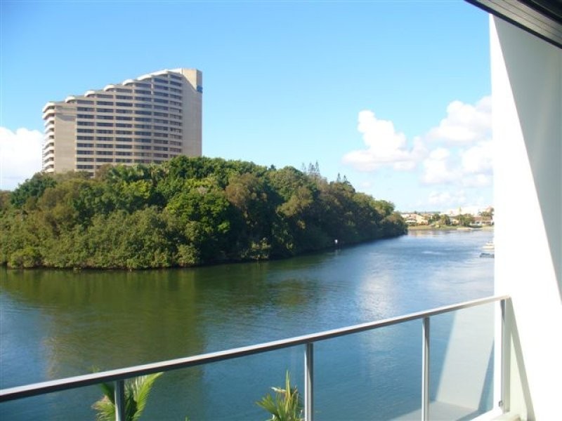 25 Miami Key, Broadbeach Waters QLD 4218