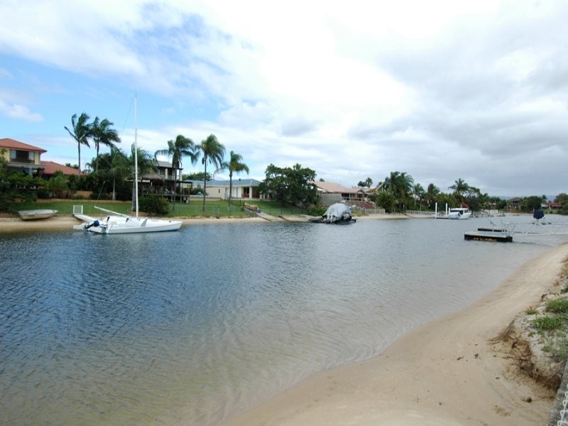 27 Rudd Street, Broadbeach Waters QLD 4218