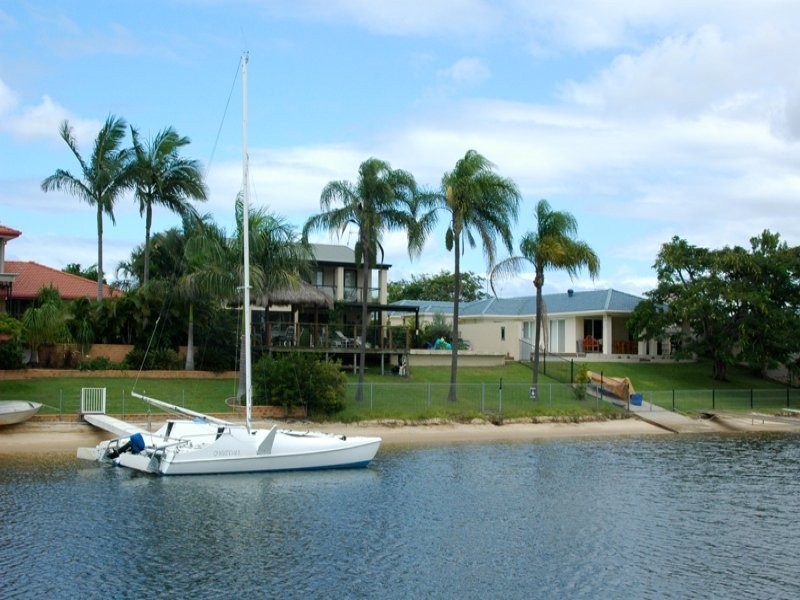 27 Rudd Street, Broadbeach Waters QLD 4218