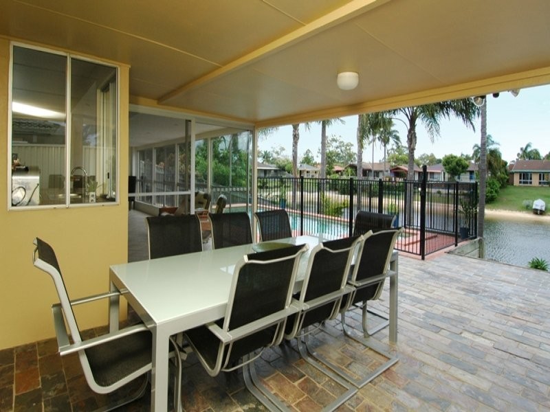 27 Rudd Street, Broadbeach Waters QLD 4218