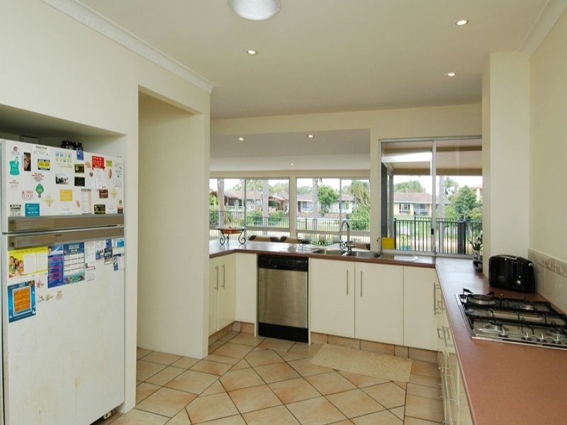 27 Rudd Street, Broadbeach Waters QLD 4218