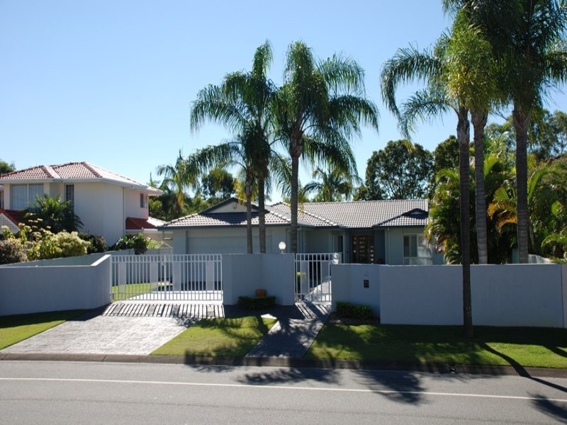 71 Santa Cruz Boulevard, Clear Island Waters QLD 4226