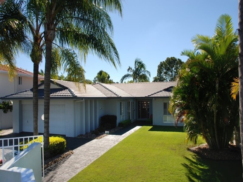 71 Santa Cruz Boulevard, Clear Island Waters QLD 4226