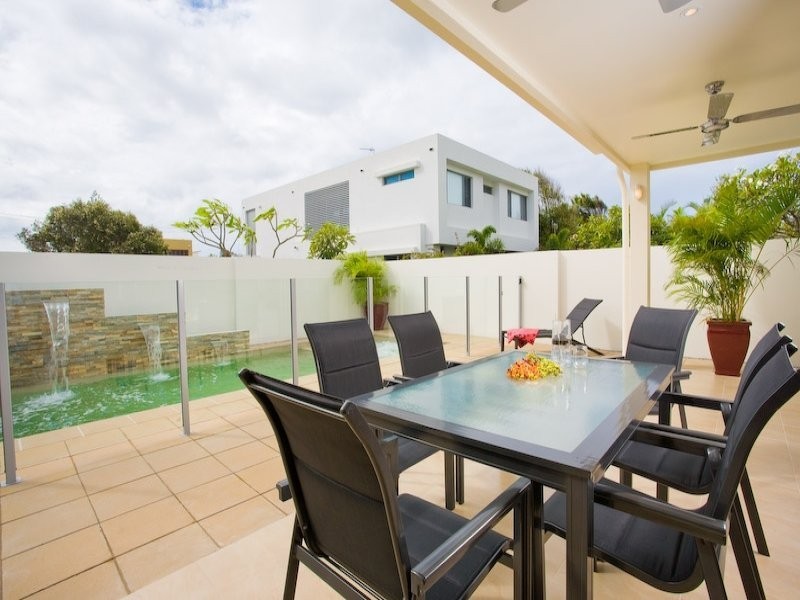 25 Alfred Street, Mermaid Beach QLD 4218