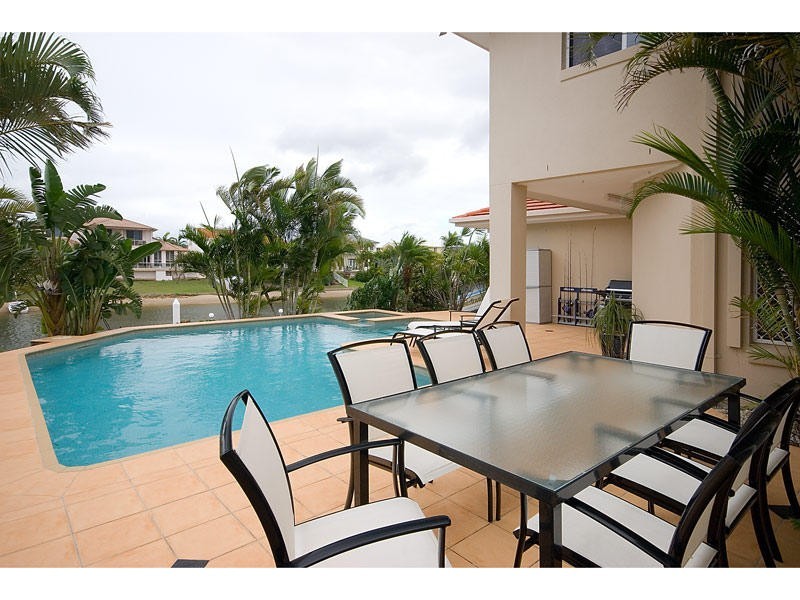 14 Cessnock Close, Mermaid Waters QLD 4218