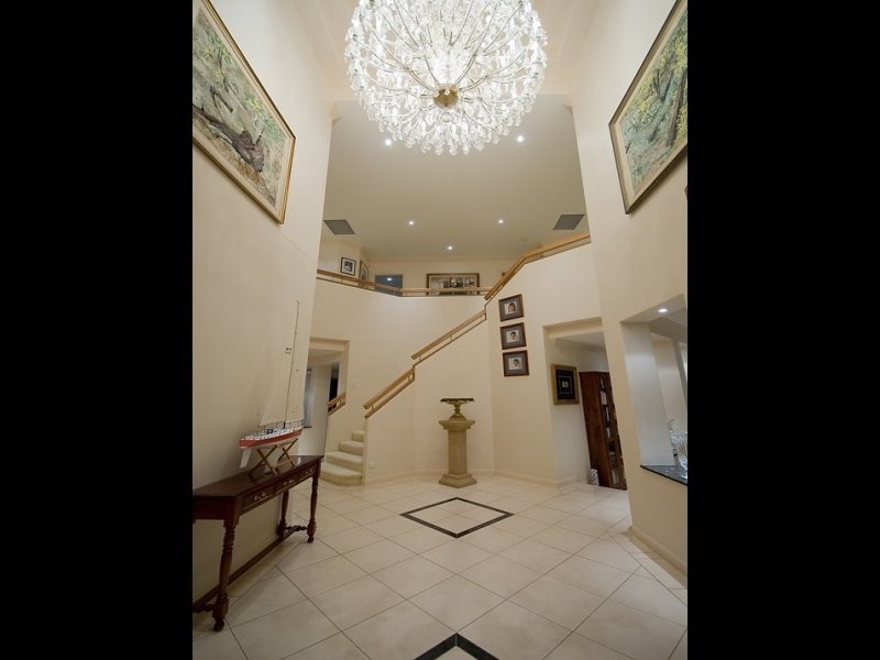 93 Bollard Circuit, Clear Island Waters QLD 4226