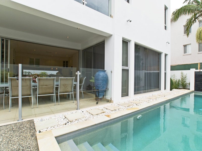 29 Hilda Street, Mermaid Beach QLD 4218