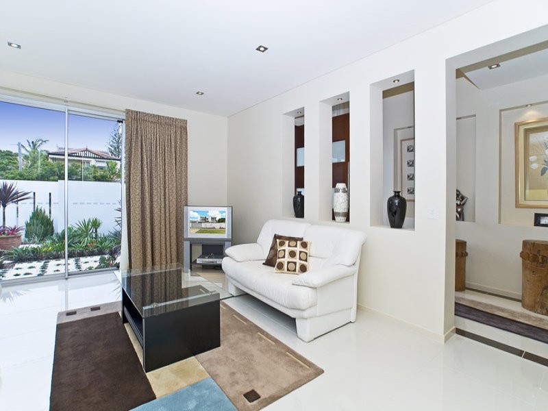 29 Hilda Street, Mermaid Beach QLD 4218